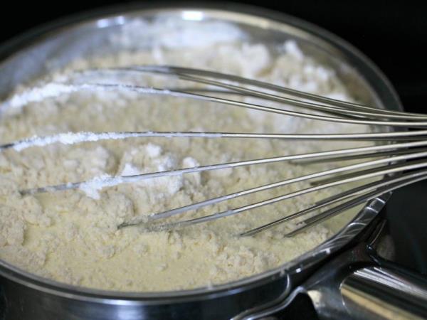 Najhitrejša jabolčna pita, ki jo lahko narediš v 10 minutah (brez gnetenja)